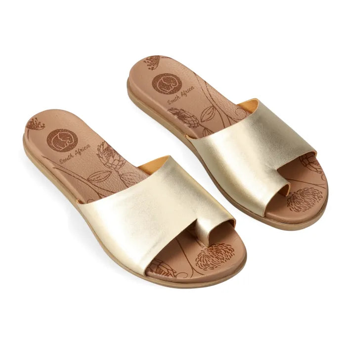 Gold Sandal with full vamp and toe post.