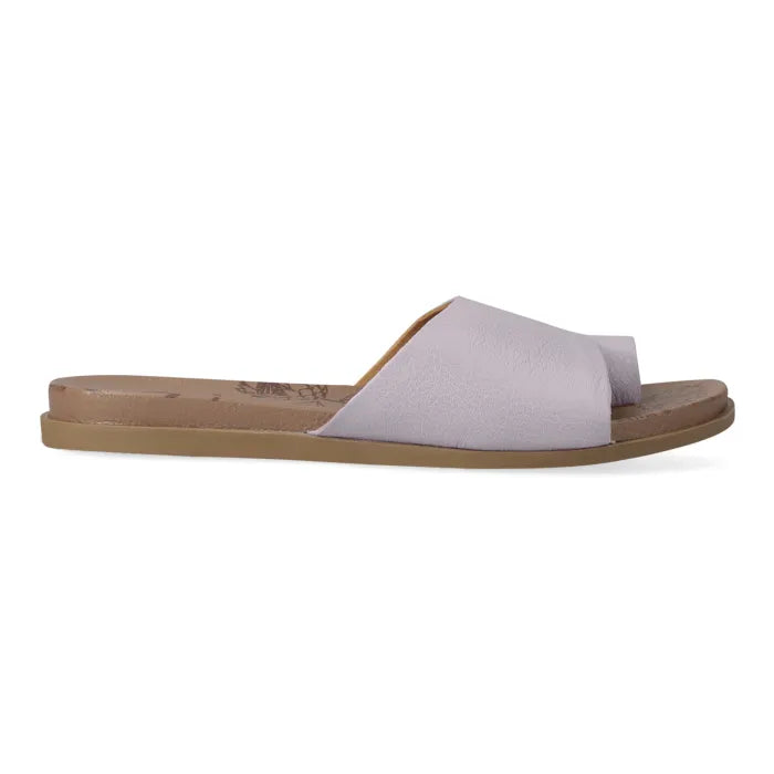 Single sandal with a light grey strap and beige sole on a white background
