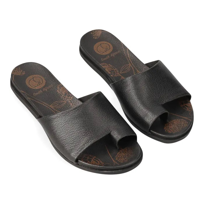 Black Sandal with full vamp and toe post.