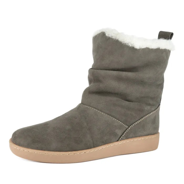 Rouged wool-lined boot.