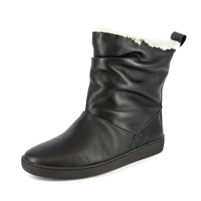 Rouged wool-lined boot.