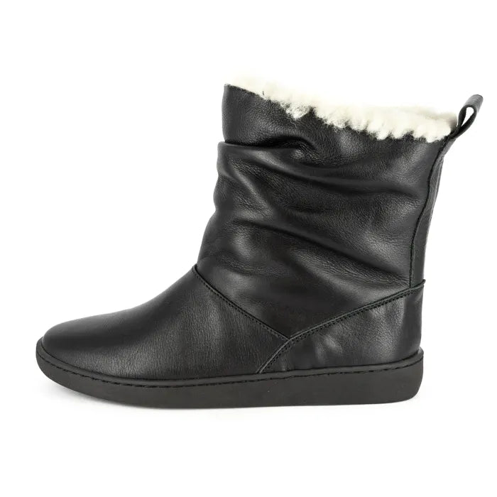 Rouged wool-lined boot.