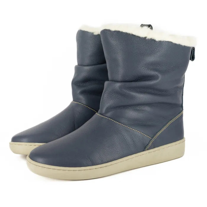 Rouged wool-lined boot.