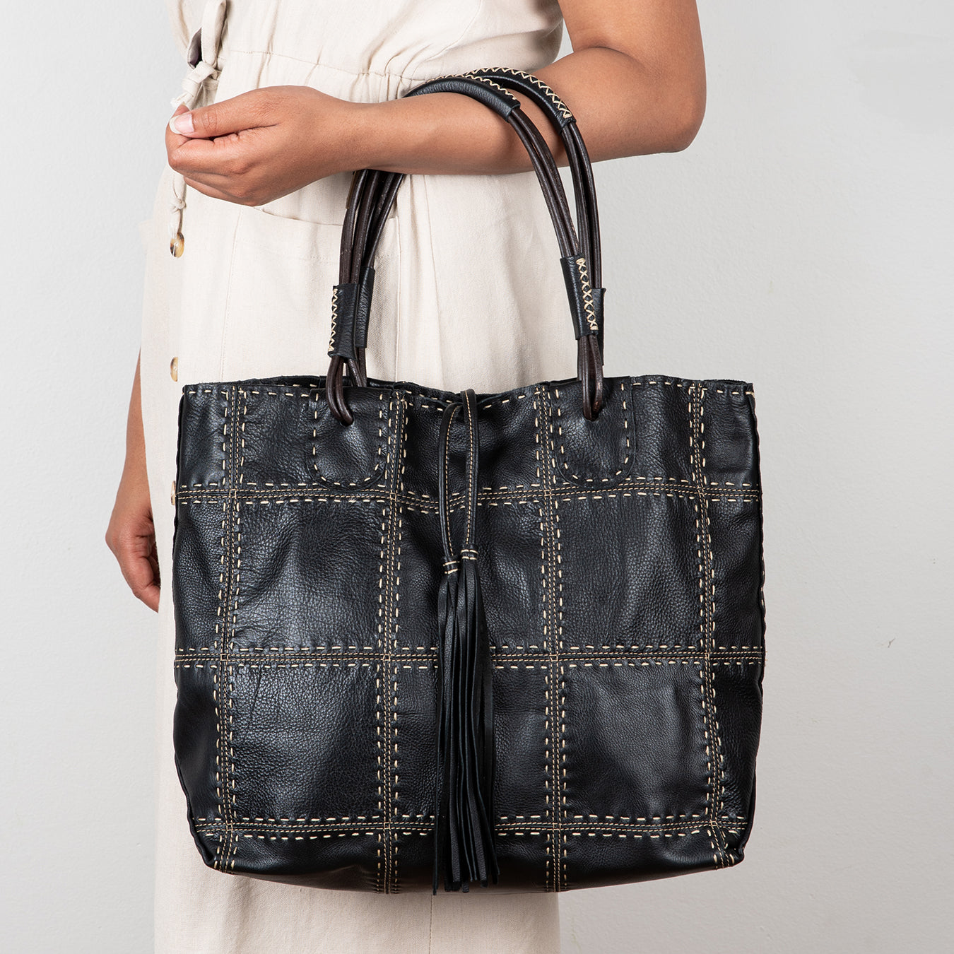 Jabulani : Ladies Leather Shopper Handbag in Black Delta