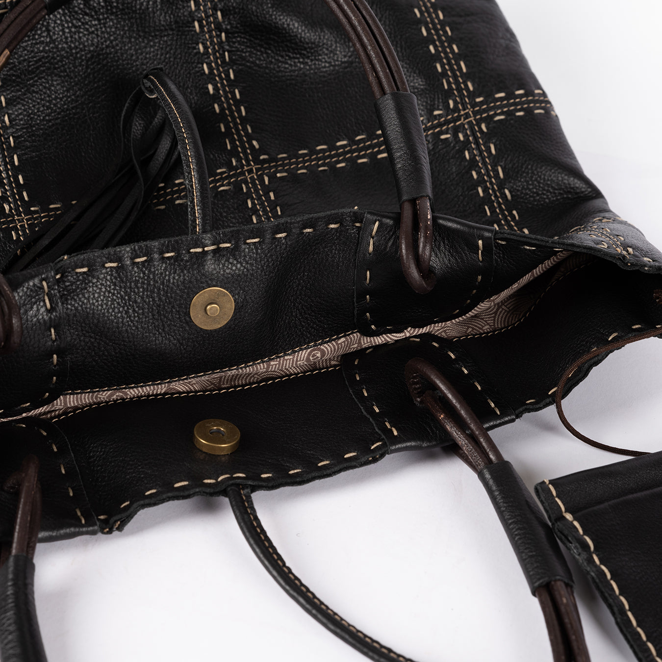 Jabulani : Ladies Leather Shopper Handbag in Black Delta