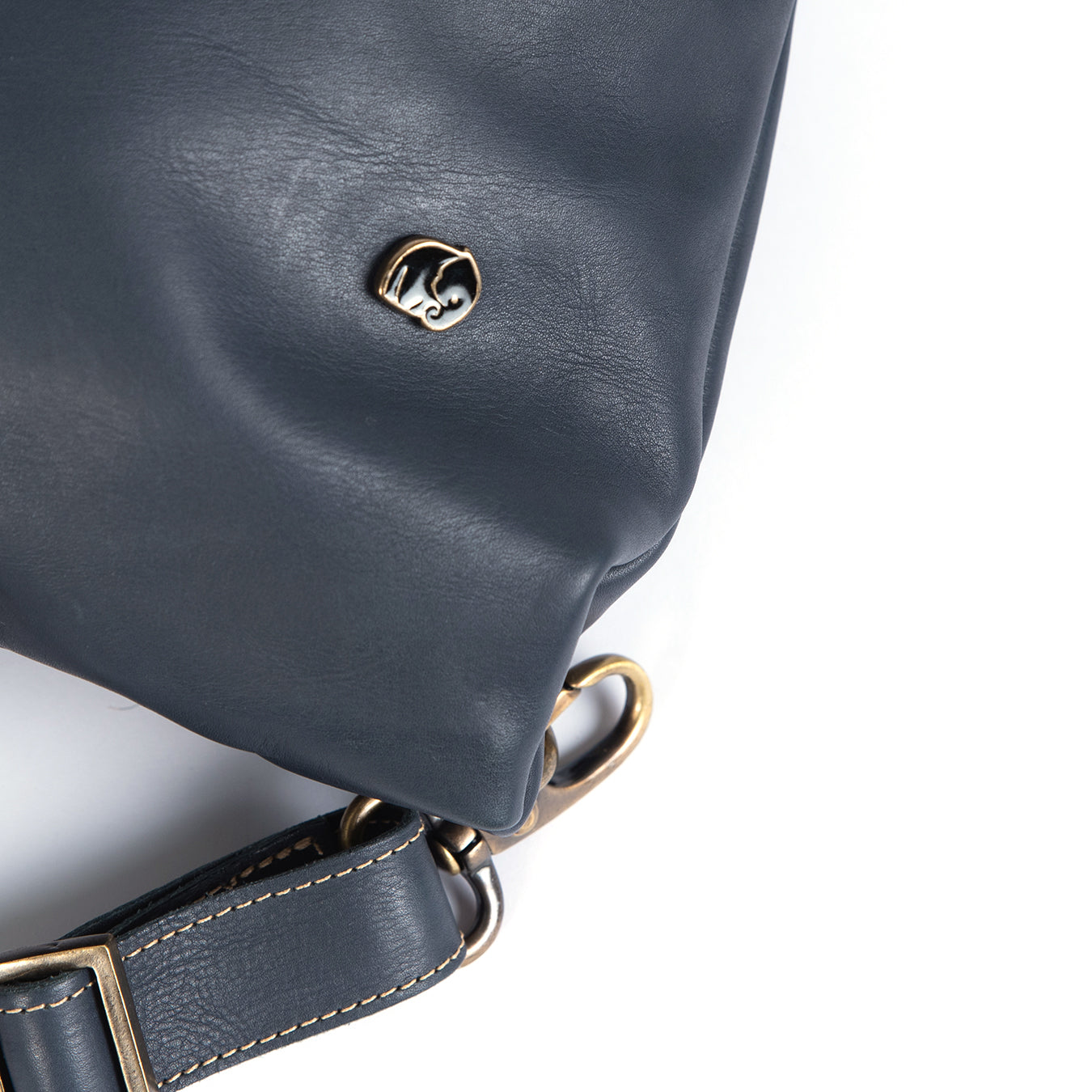 Ncumisa : Leather Backpack in Navy