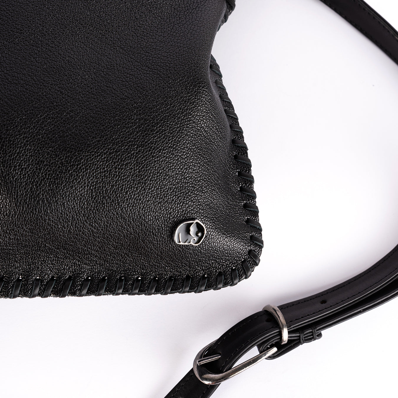 Rantu : Ladies Leather Crossbody Handbag in Black Cayak