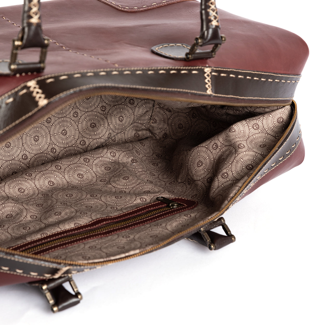Sechaba : Leather Travel Bag in Raisin Relaxa