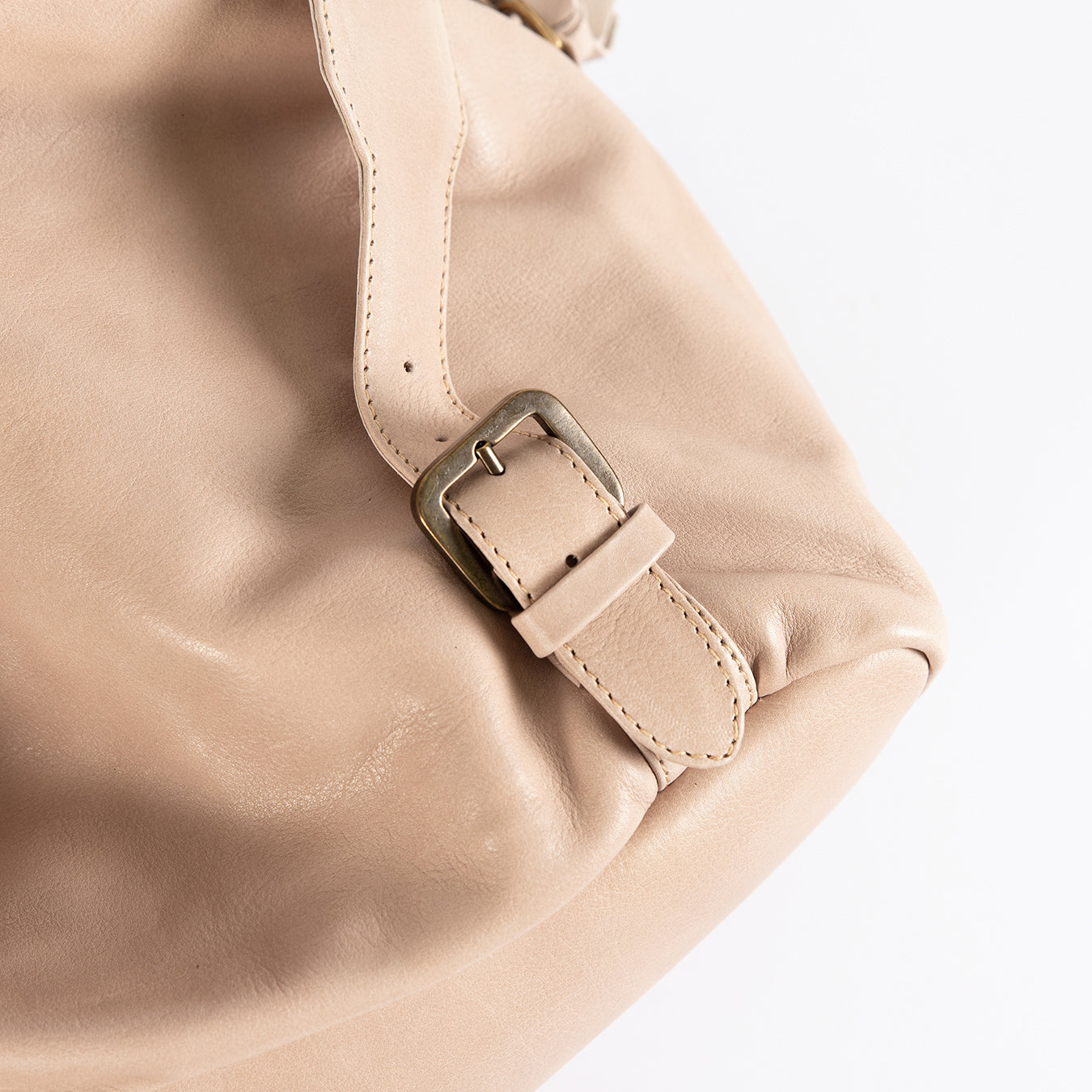 Zinande : Leather Backpack in Gravel