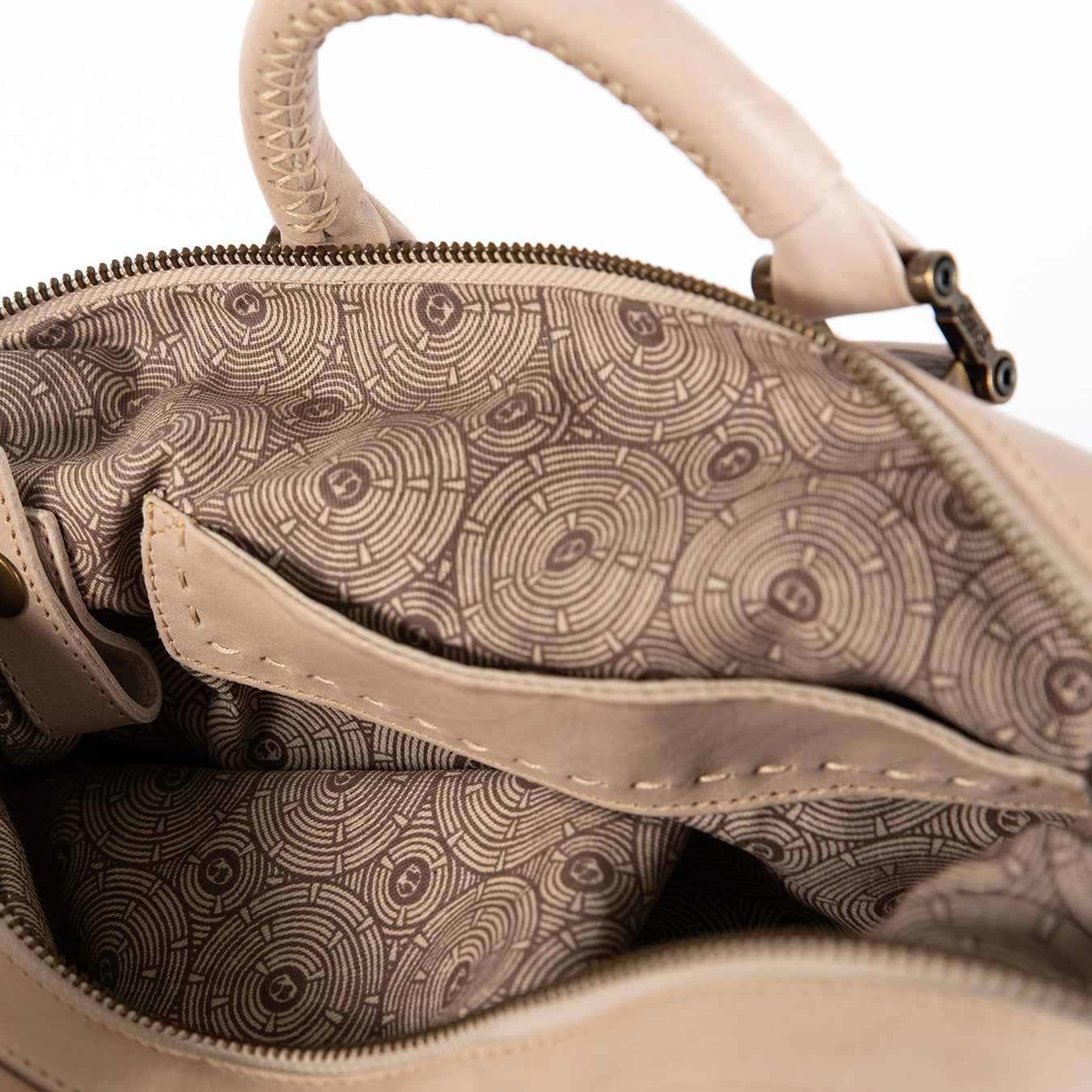 Zinande : Leather Backpack in Gravel