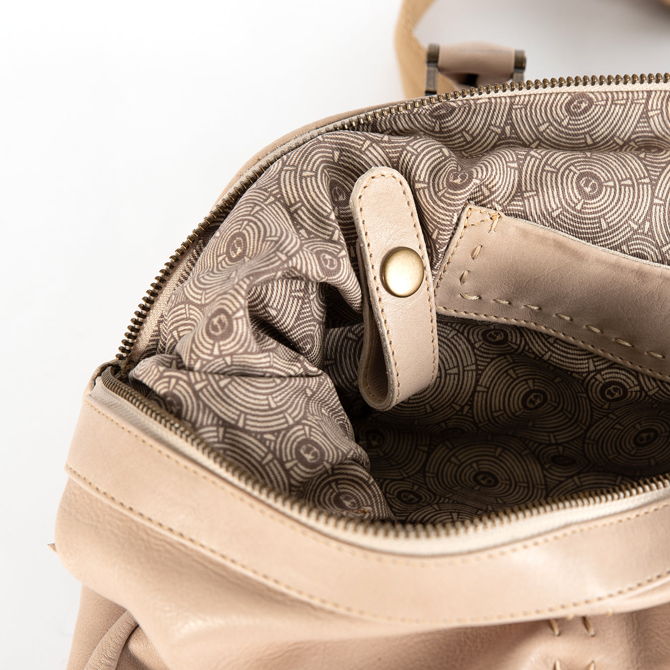 Zinande : Leather Backpack in Gravel