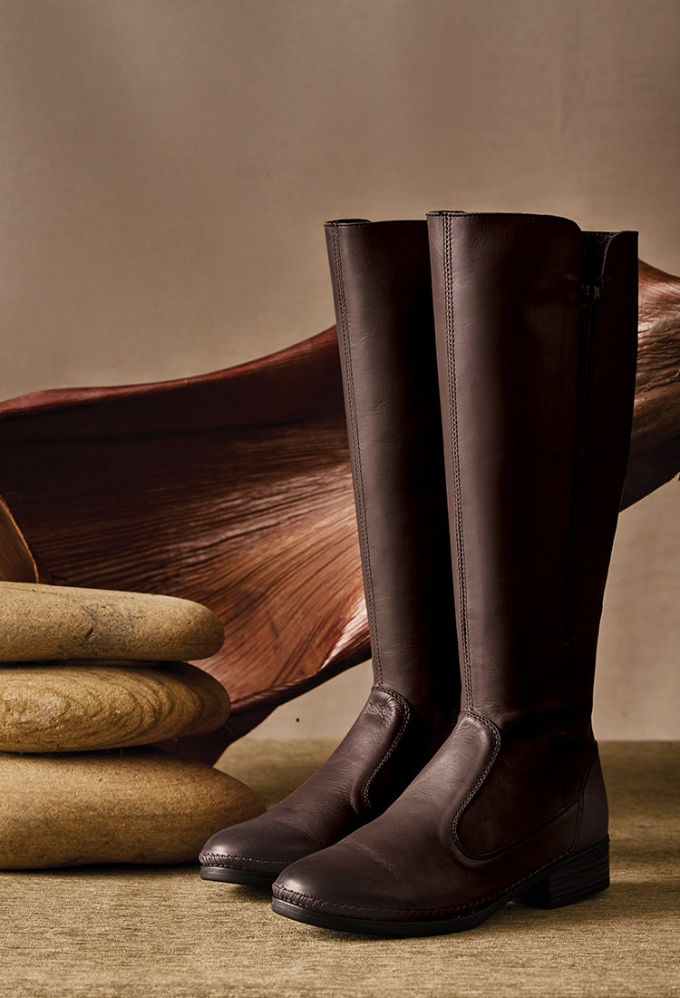 Ikwata : Ladies Leather Rider Boot in Choc Relaxa