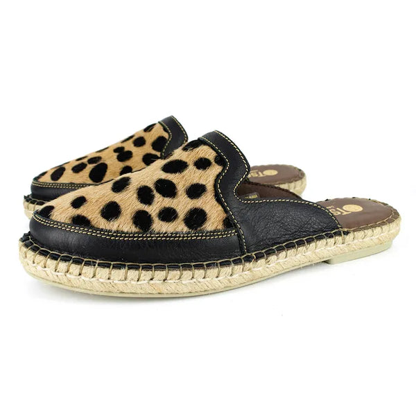 Pair of mules with leopard print on a white background