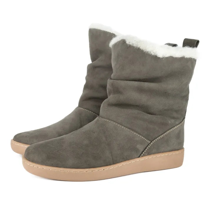 Rouged wool-lined boot.