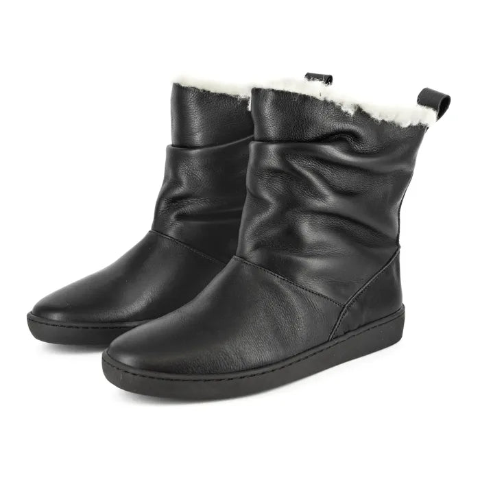 Rouged wool-lined boot.