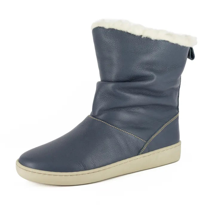 Rouged wool-lined boot.