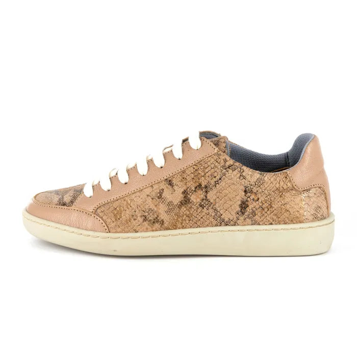 Snake print sneaker.