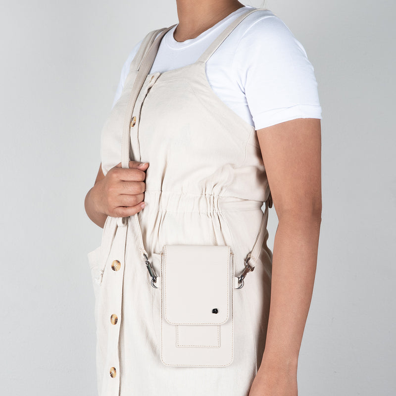 Lupita : Ladies Leather Crossbody Purse in Cream Cayak