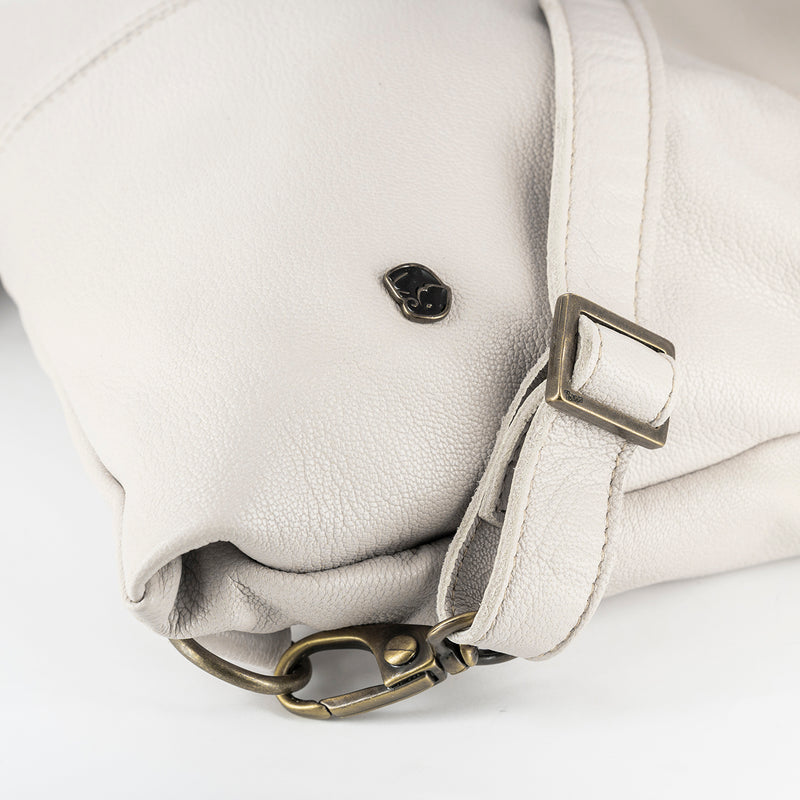 Ncumisa : Leather Backpack in Cream Cayak