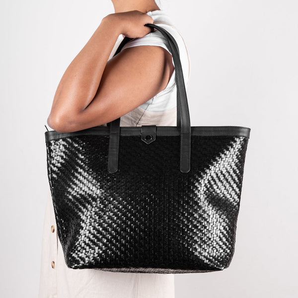 Simkhethi : Ladies Woven Leather Shopper Handbag in Black Seneca & Relaxa