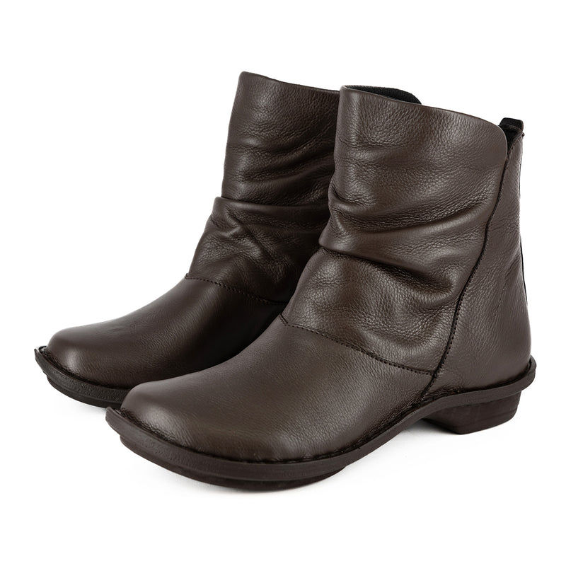 Owakihle : Ladies Leather Ankle Boot in Choc
