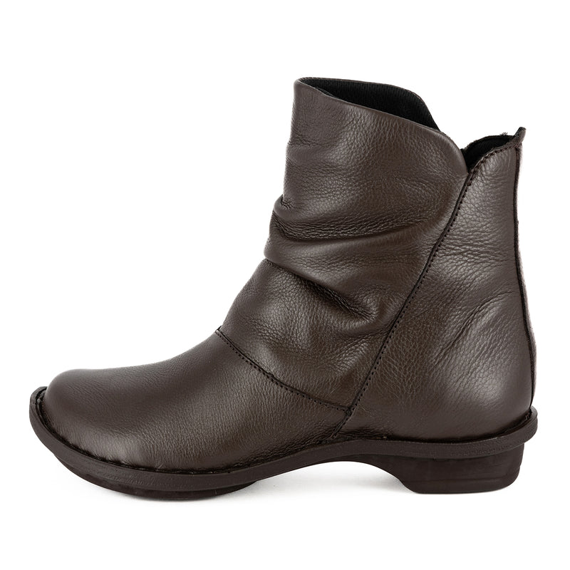 Owakihle : Ladies Leather Ankle Boot in Choc
