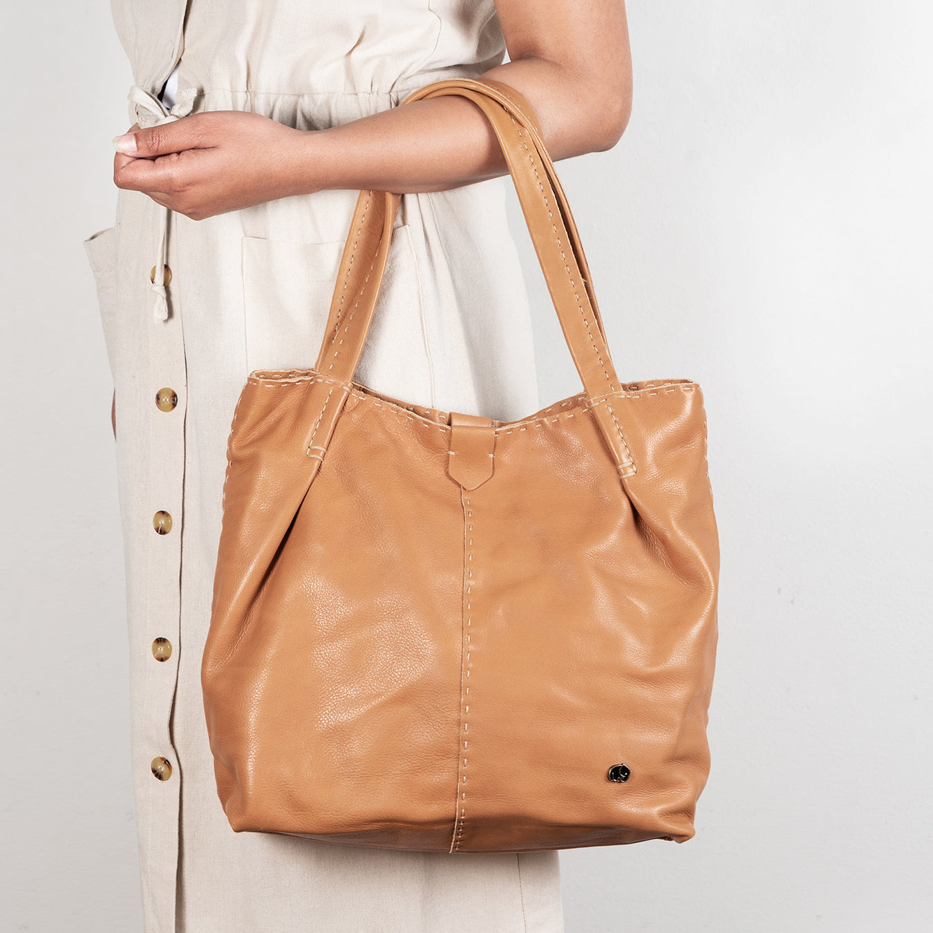 Novuka : Ladies Leather Handbag in Tan