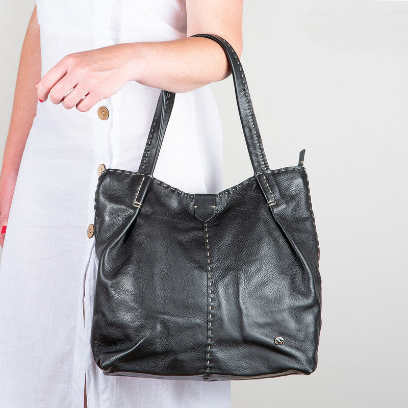 Novuka : Ladies Leather Handbag in Black Vintage