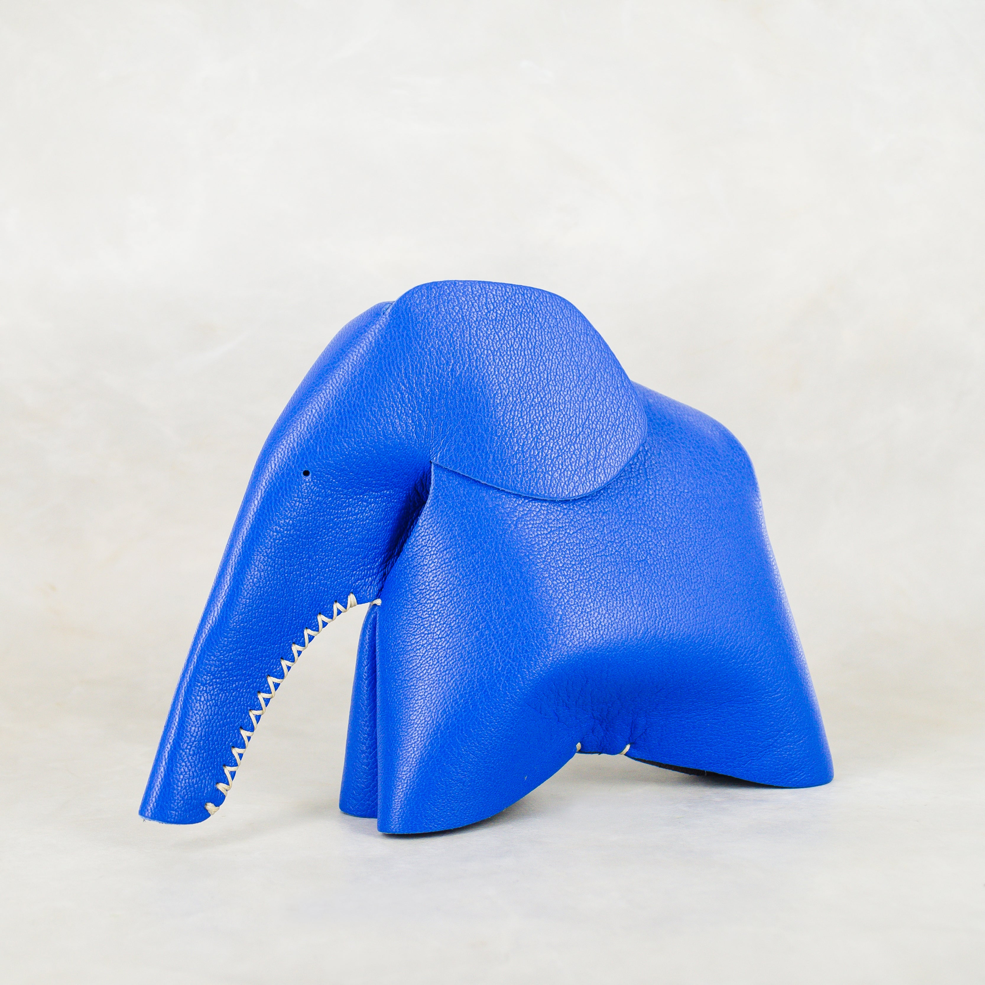 Peaches : Medium Elephant Family Accessory in Blue Leather