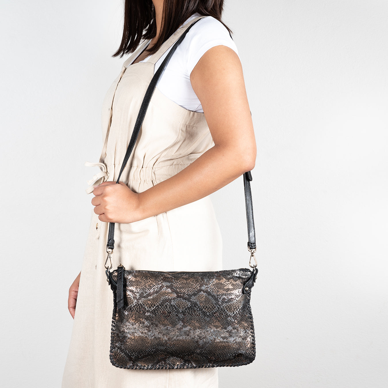 Rantu : Ladies Leather Crossbody Handbag in Nero