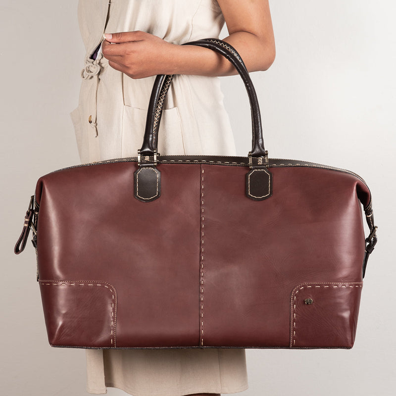 Sechaba : Leather Travel Bag in Raisin Relaxa